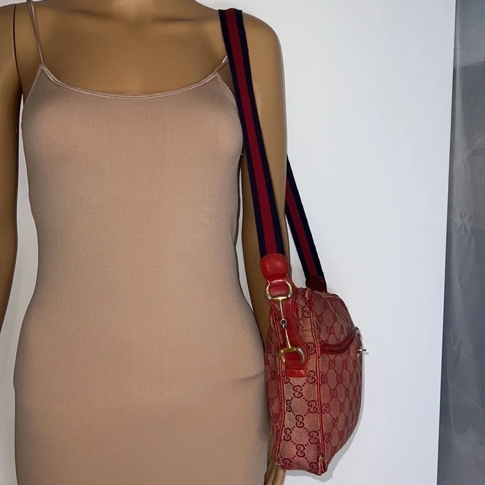 RARE VINTAGE RED GUCCI CANVAS SHOULDER BAG - Picture 3 of 14